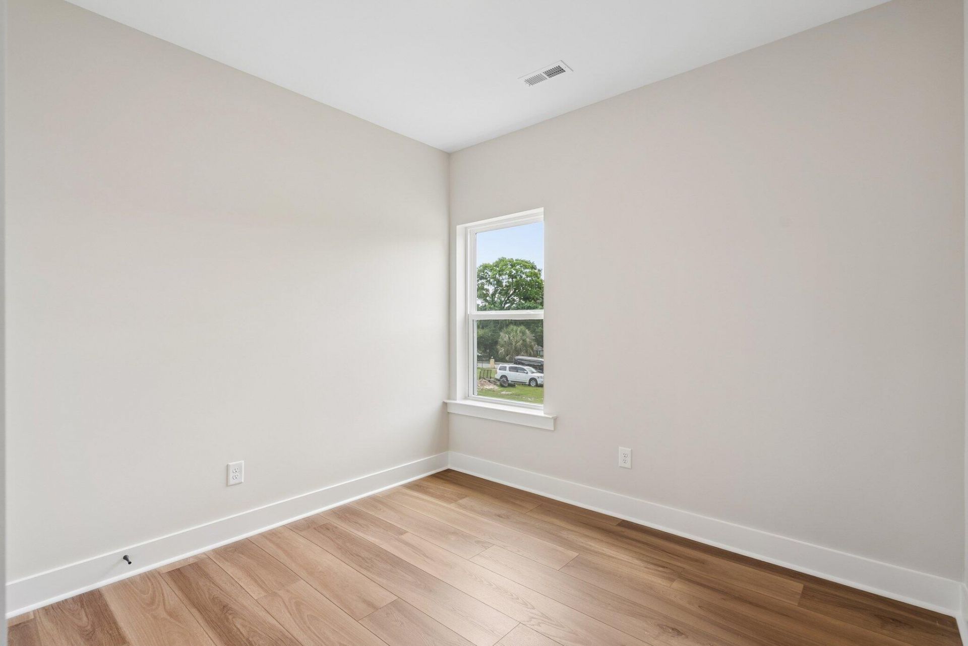 5354 Elder Avenue Photo 23