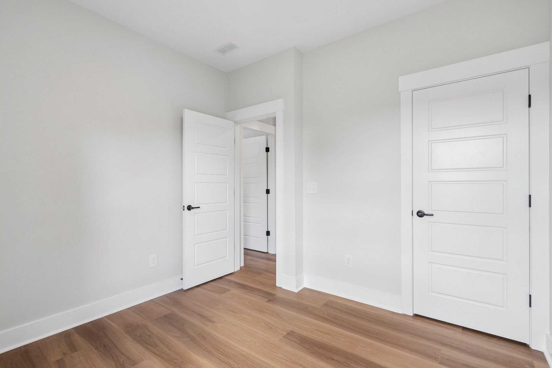 5354 Elder Avenue Photo 24