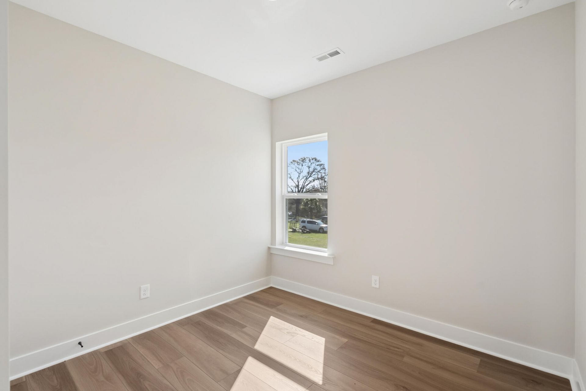 5354 Elder Avenue Photo 24