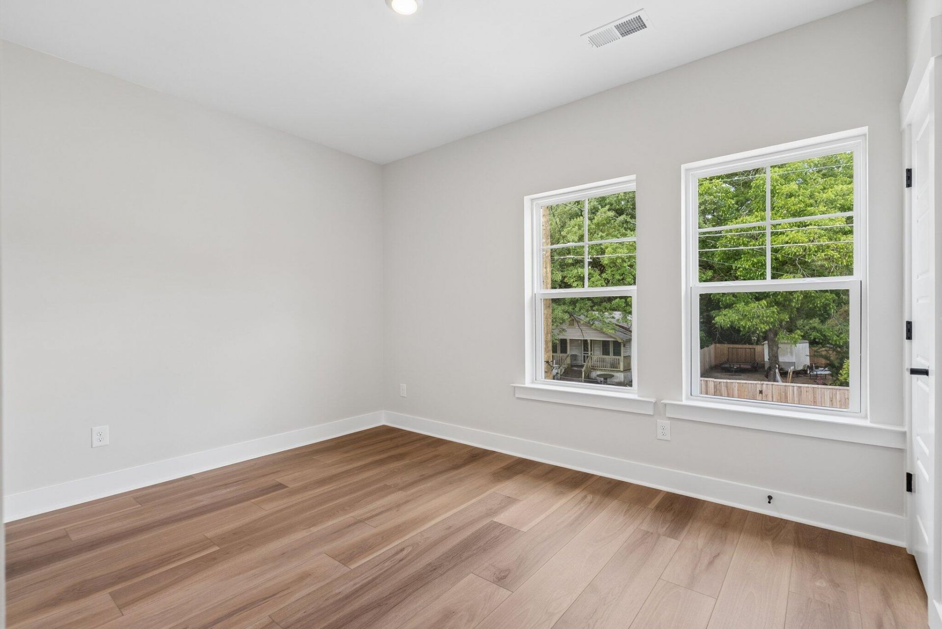 5354 Elder Avenue Photo 25