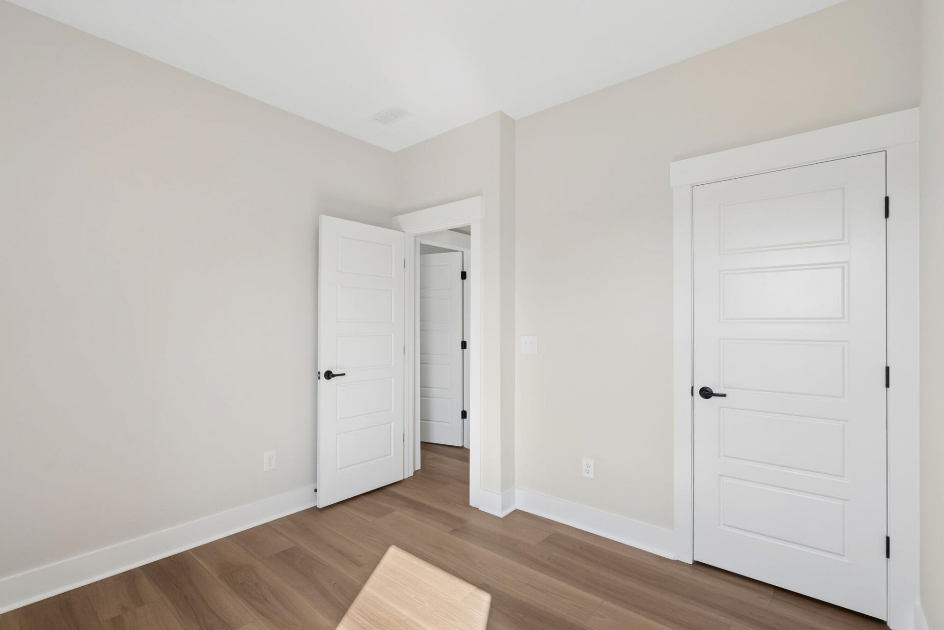 5354 Elder Avenue Photo 26