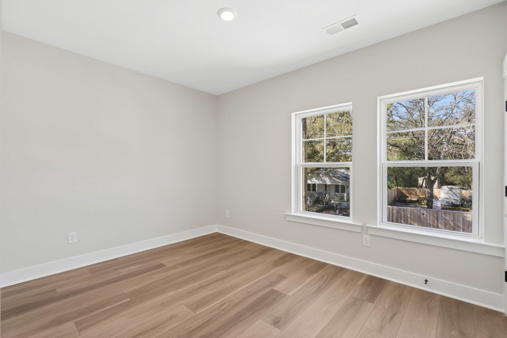 5354 Elder Avenue Photo 28