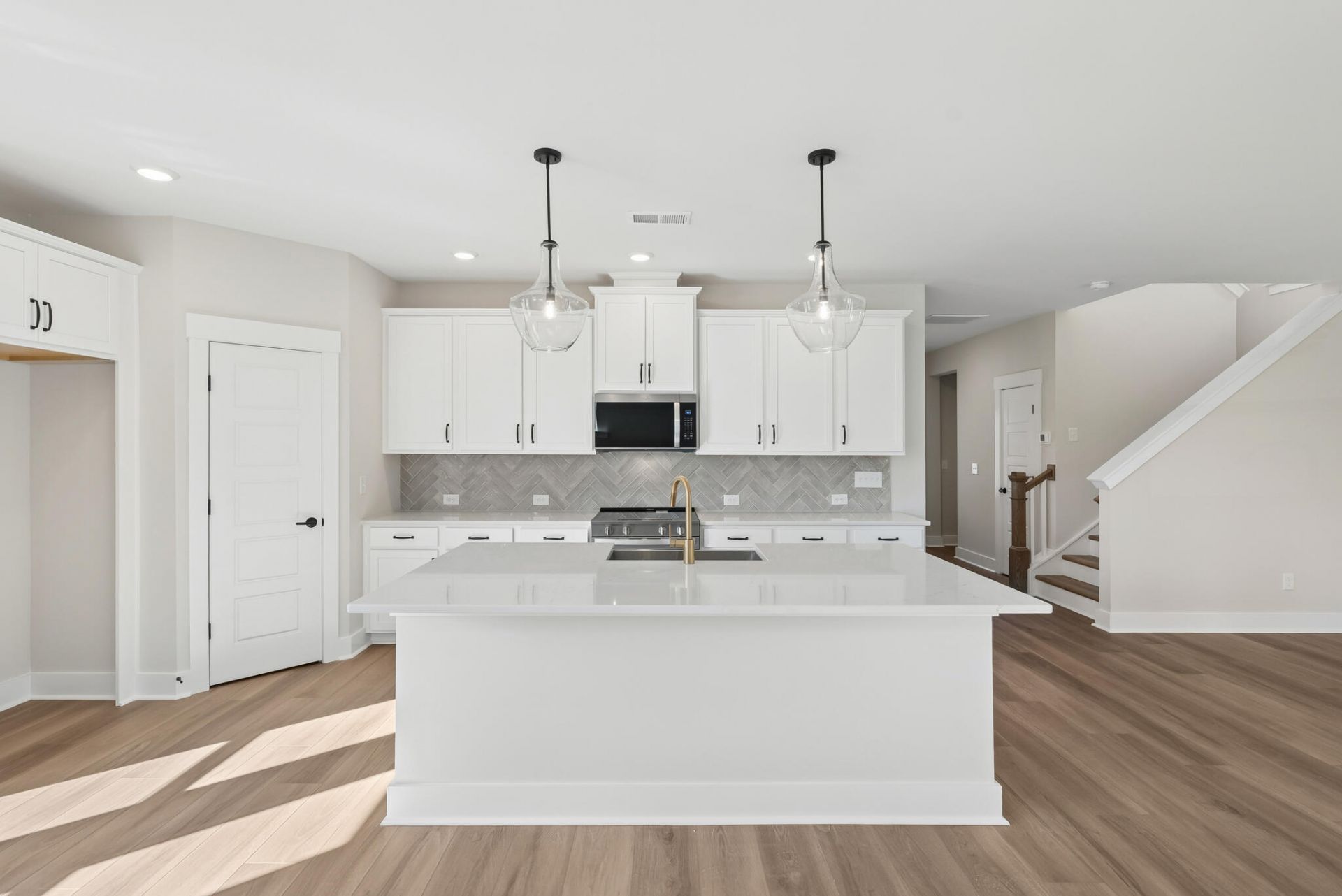 5354 Elder Avenue Photo 8