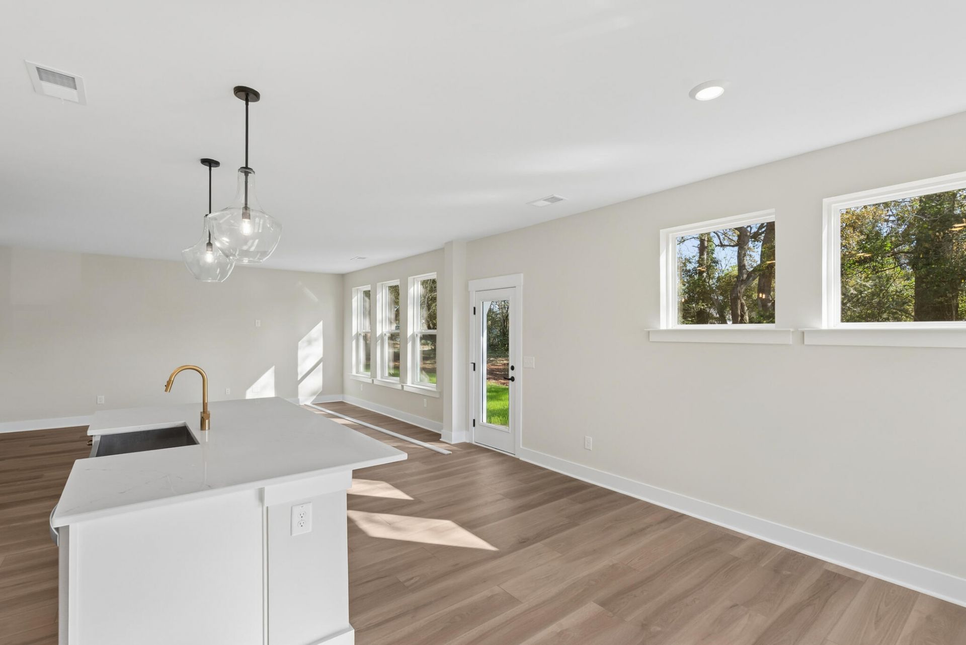 5354 Elder Avenue Photo 9
