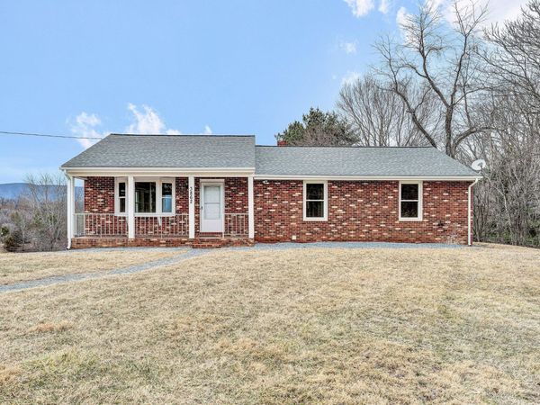 3862 Country Club RD, Troutville, VA 24175