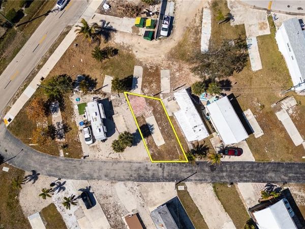 4 Helen LN, FORT MYERS BEACH, FL 33931