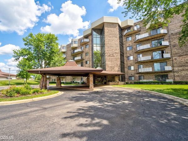 1275 E Baldwin Lane, Unit 602, Palatine, IL 60074