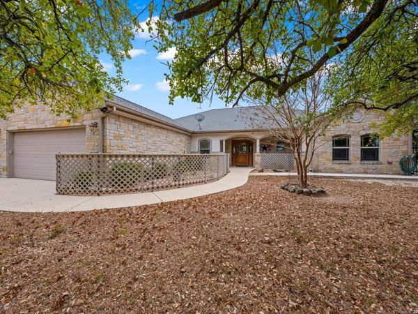 225 Skye Dr, Kerrville, TX 78028