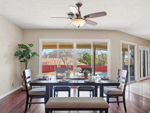 222 Herweck Dr, Castle Hills, TX 78213