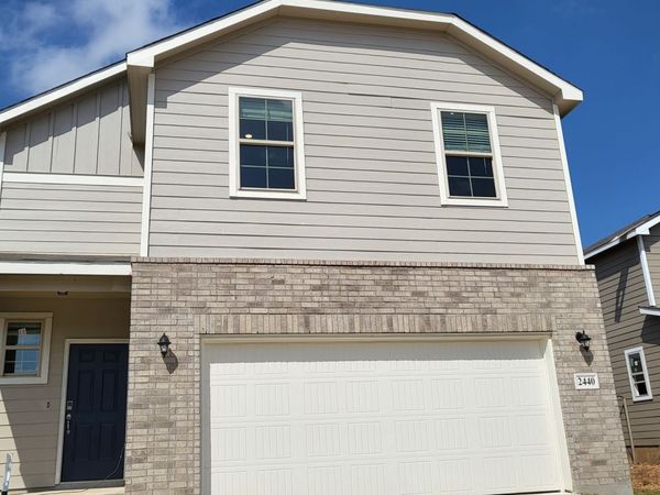 2440 Ayers Dr, Seguin, TX 78155