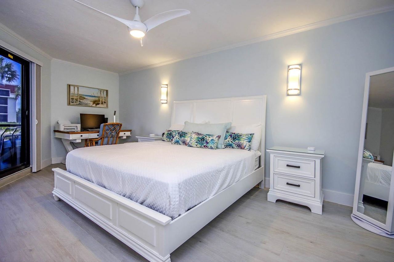 2445 W Gulf Dr, Unit 5D, Sanibel, FL 33957 Photo