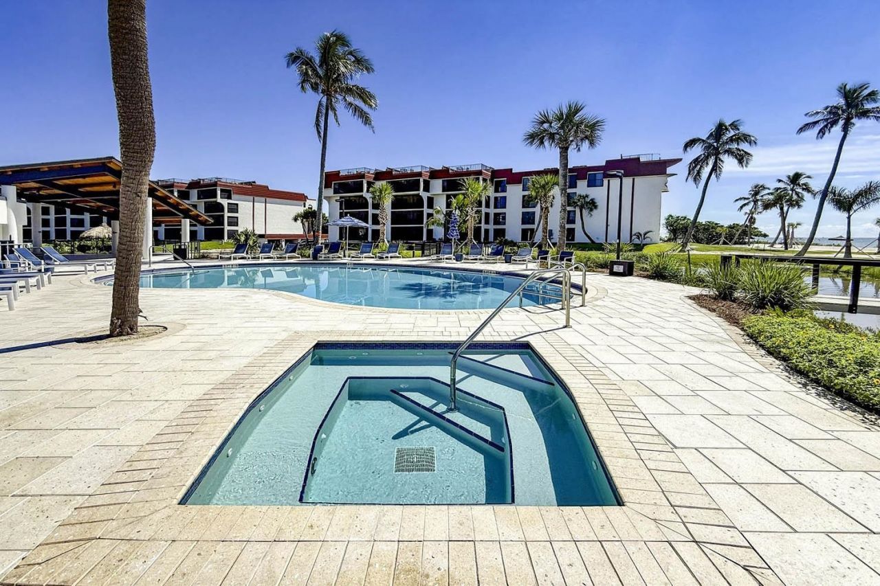 2445 W Gulf Dr, Unit 5D, Sanibel, FL 33957 Photo