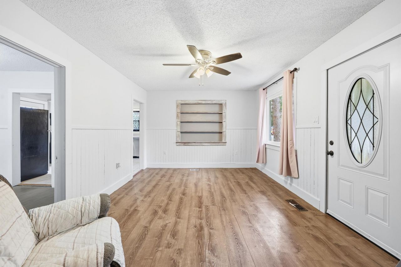 427 Dawson St.  Photo 4