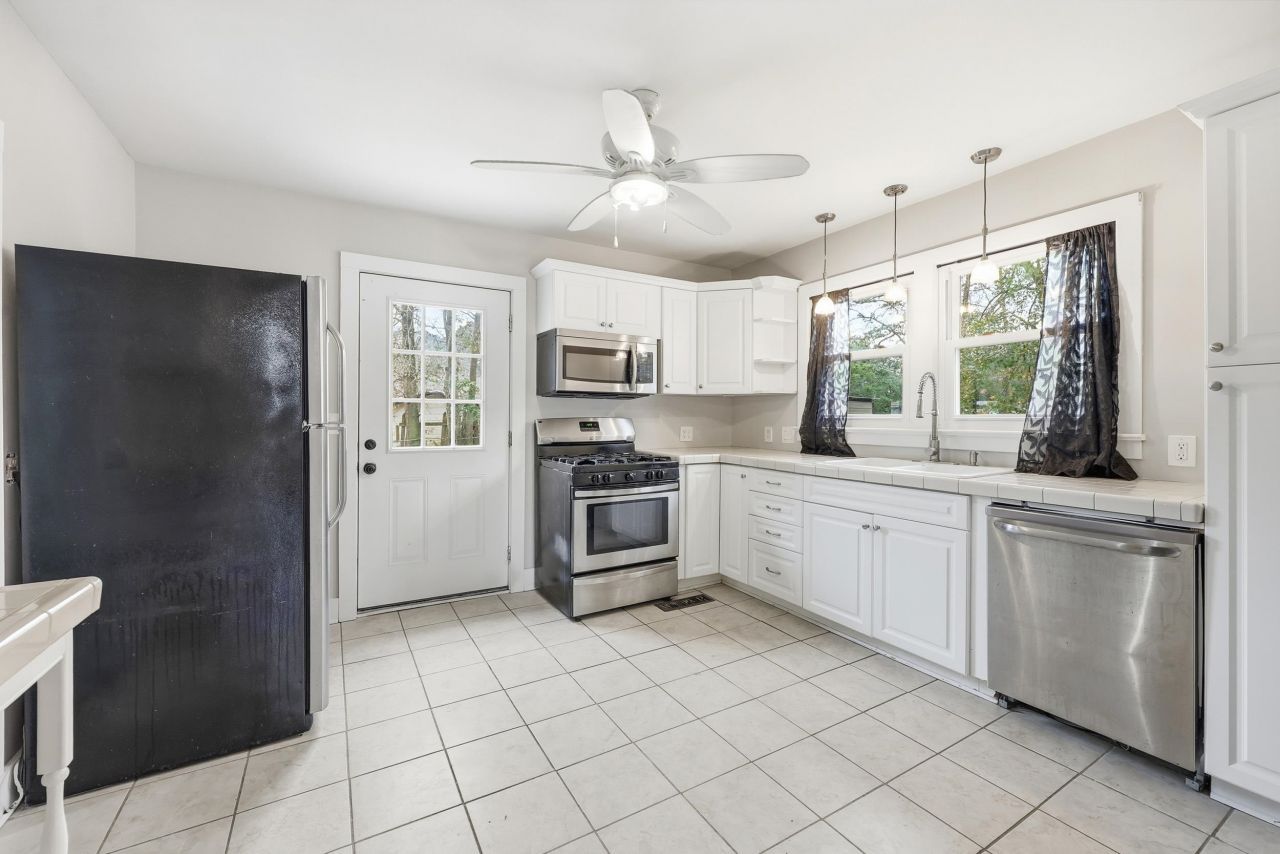 427 Dawson St.  Photo 5