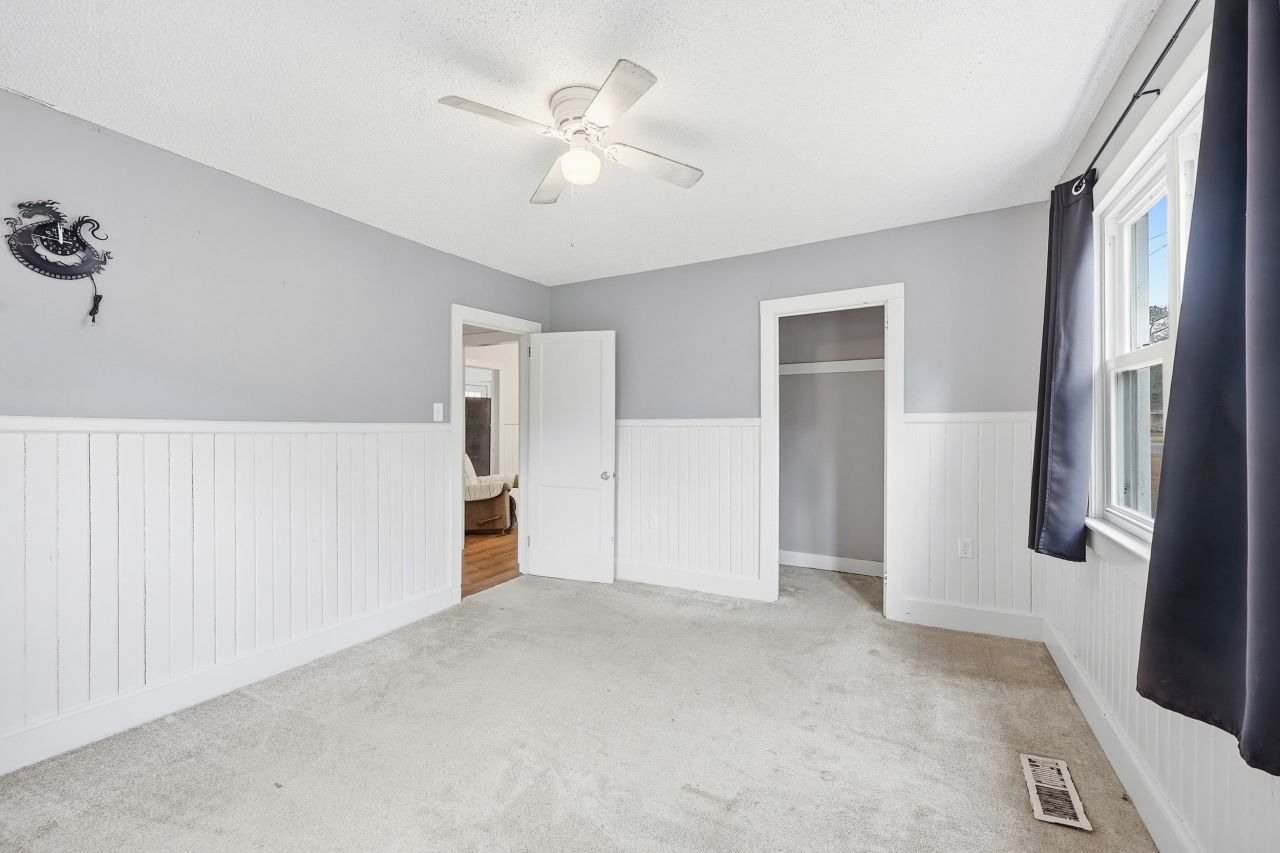 427 Dawson St.  Photo 9