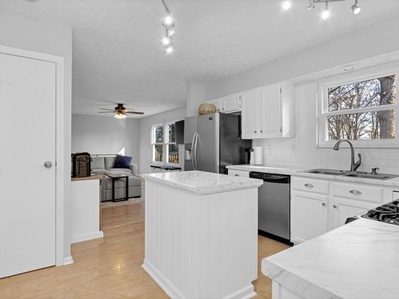 3332 Timber Oak Drive, Columbus, OH 43204 Photo 12