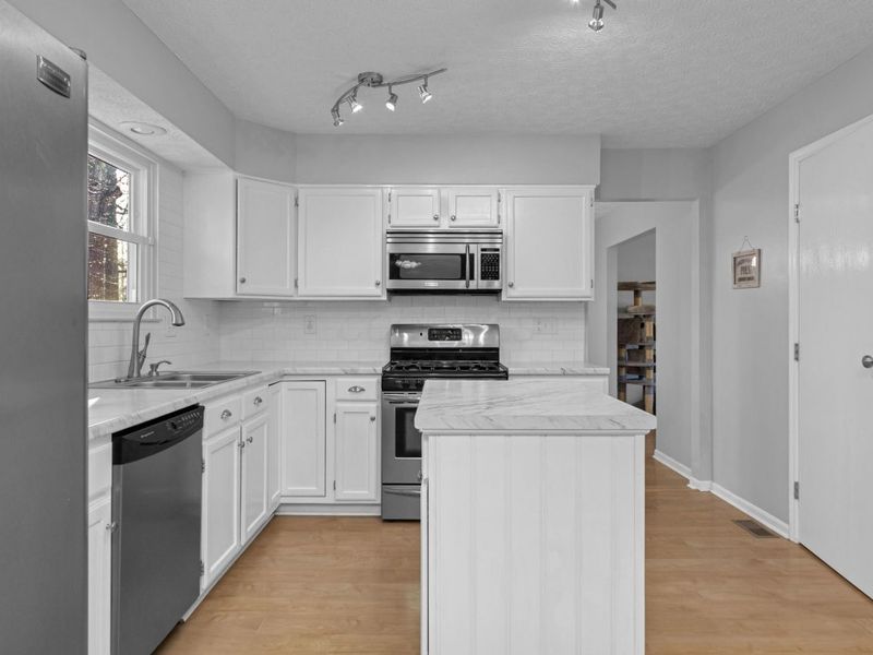 3332 Timber Oak Drive, Columbus, OH 43204 Photo 15