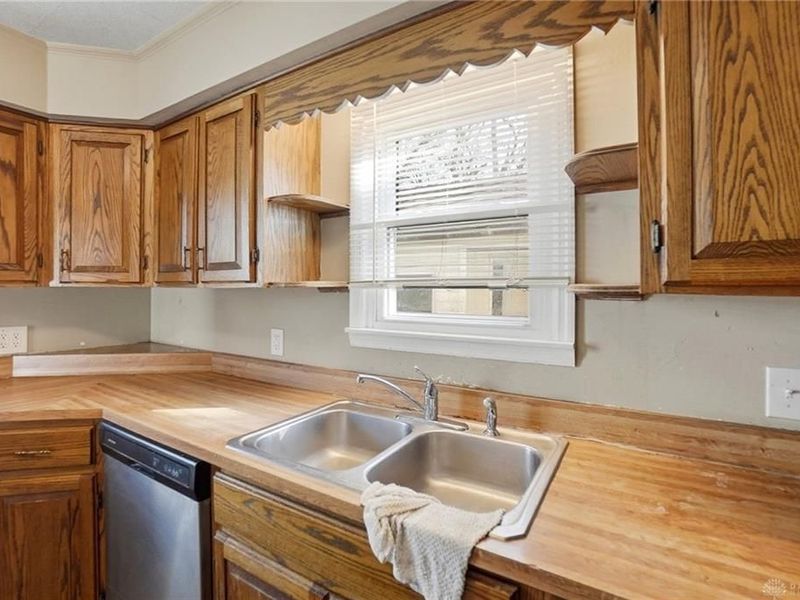 702 Allenwood Court, Dayton, OH 45420 Photo 10