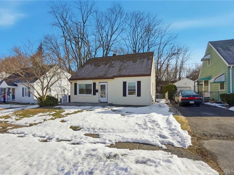 702 Allenwood Court, Dayton, OH 45420 Photo 2