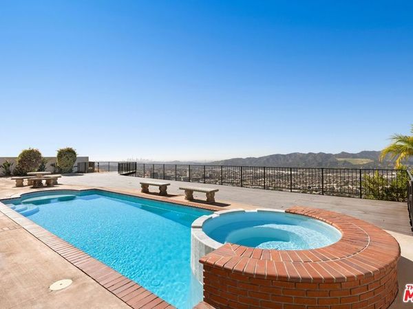 1916 Rams Horn Court, Glendale, CA 91207