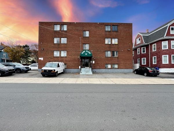 33 Cary Ave, Unit 11, Chelsea, MA 02150