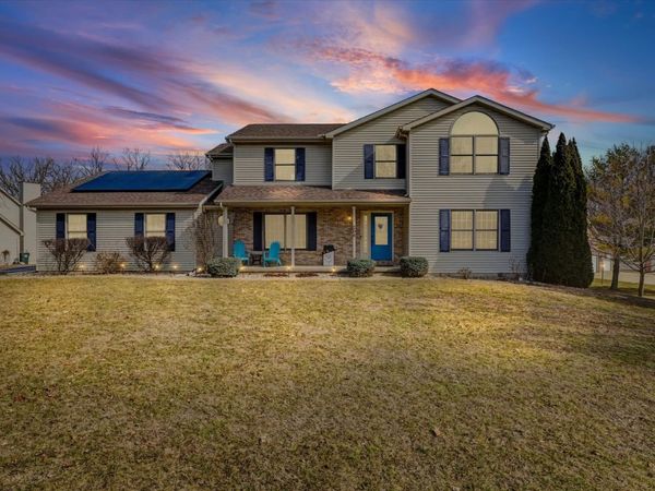 206 S Fox Run Drive, Mahomet, IL 61853