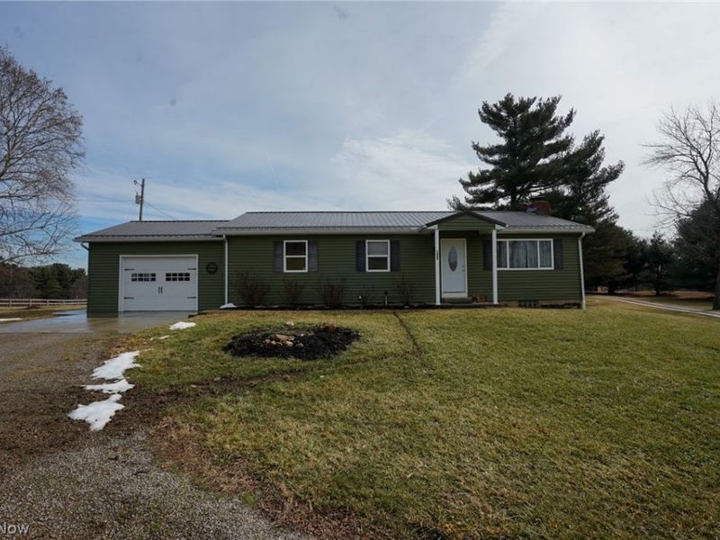 1325 County Line Rd, Hopewell, OH 43760 Photo 1