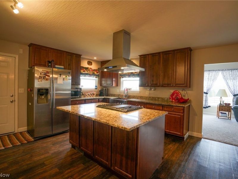 1325 County Line Rd, Hopewell, OH 43760 Photo 2