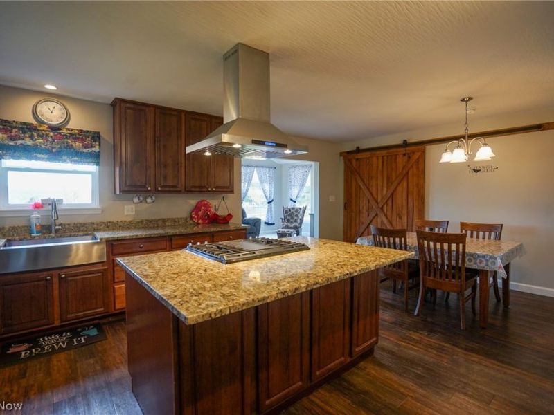 1325 County Line Rd, Hopewell, OH 43760 Photo 3