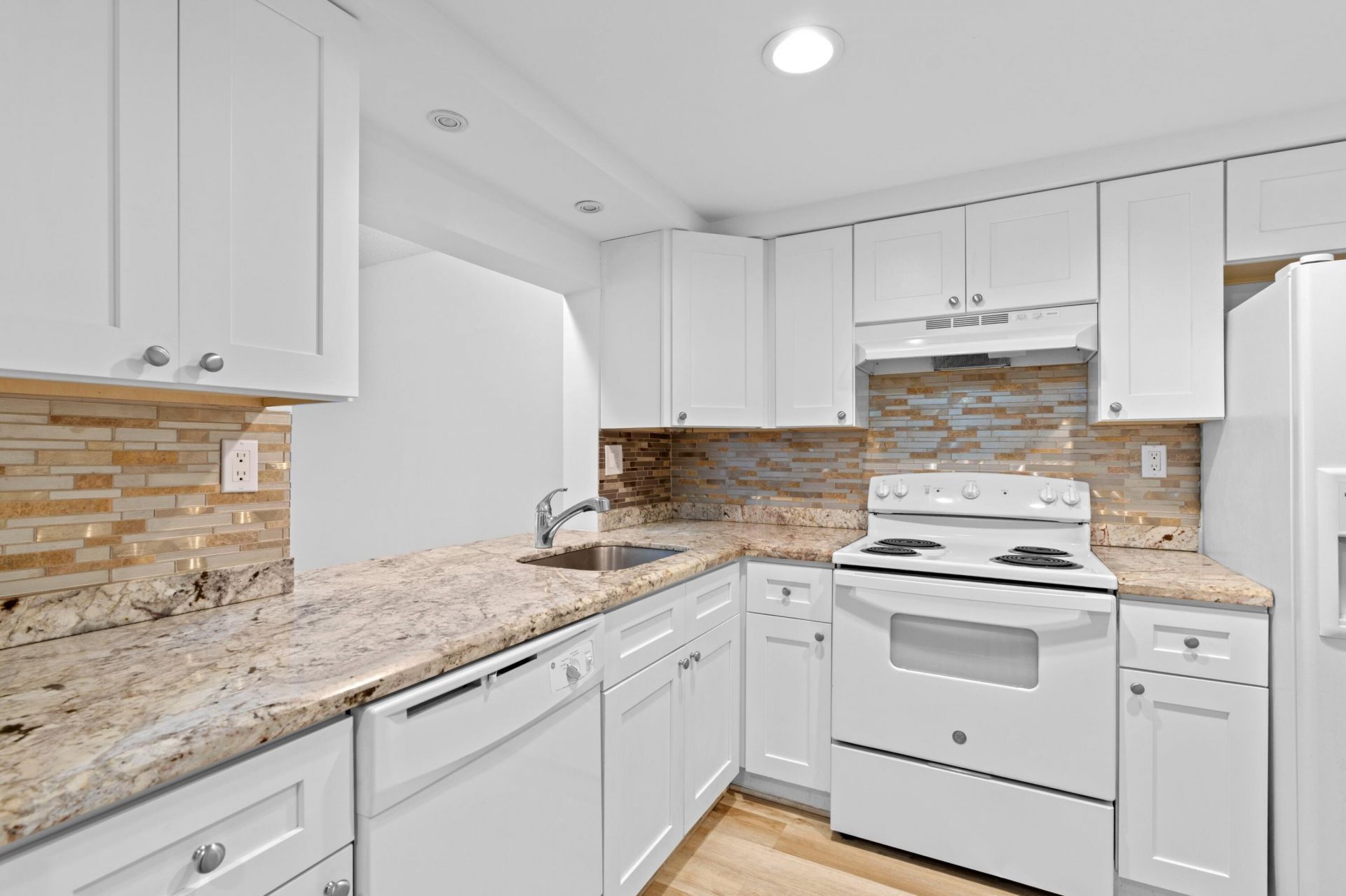 3710 N Pine Island Road, Unit 114, Sunrise, FL 33351 Photo