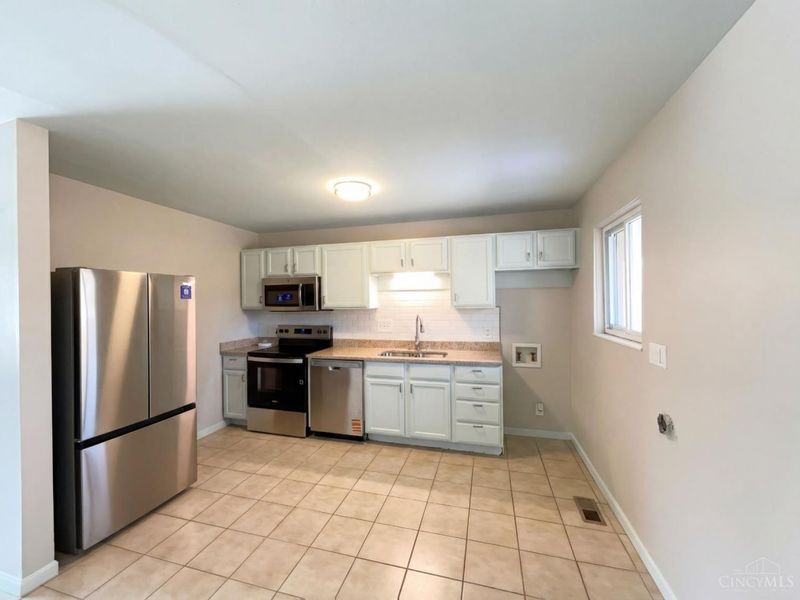 8724 Neptune Drive, Springfield Twp., OH 45231 Photo 2