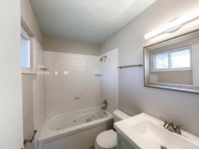 8724 Neptune Drive, Springfield Twp., OH 45231 Photo 6