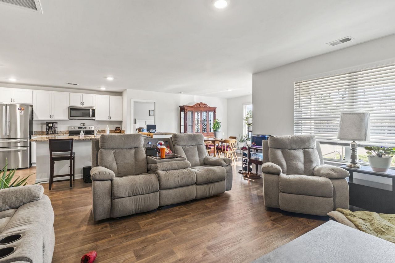 323 Woodcross Court Photo 15