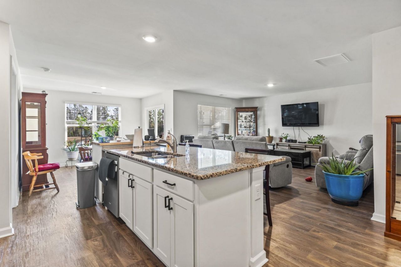 323 Woodcross Court Photo 17