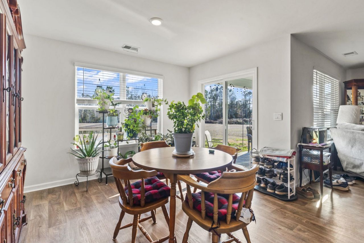 323 Woodcross Court Photo 19