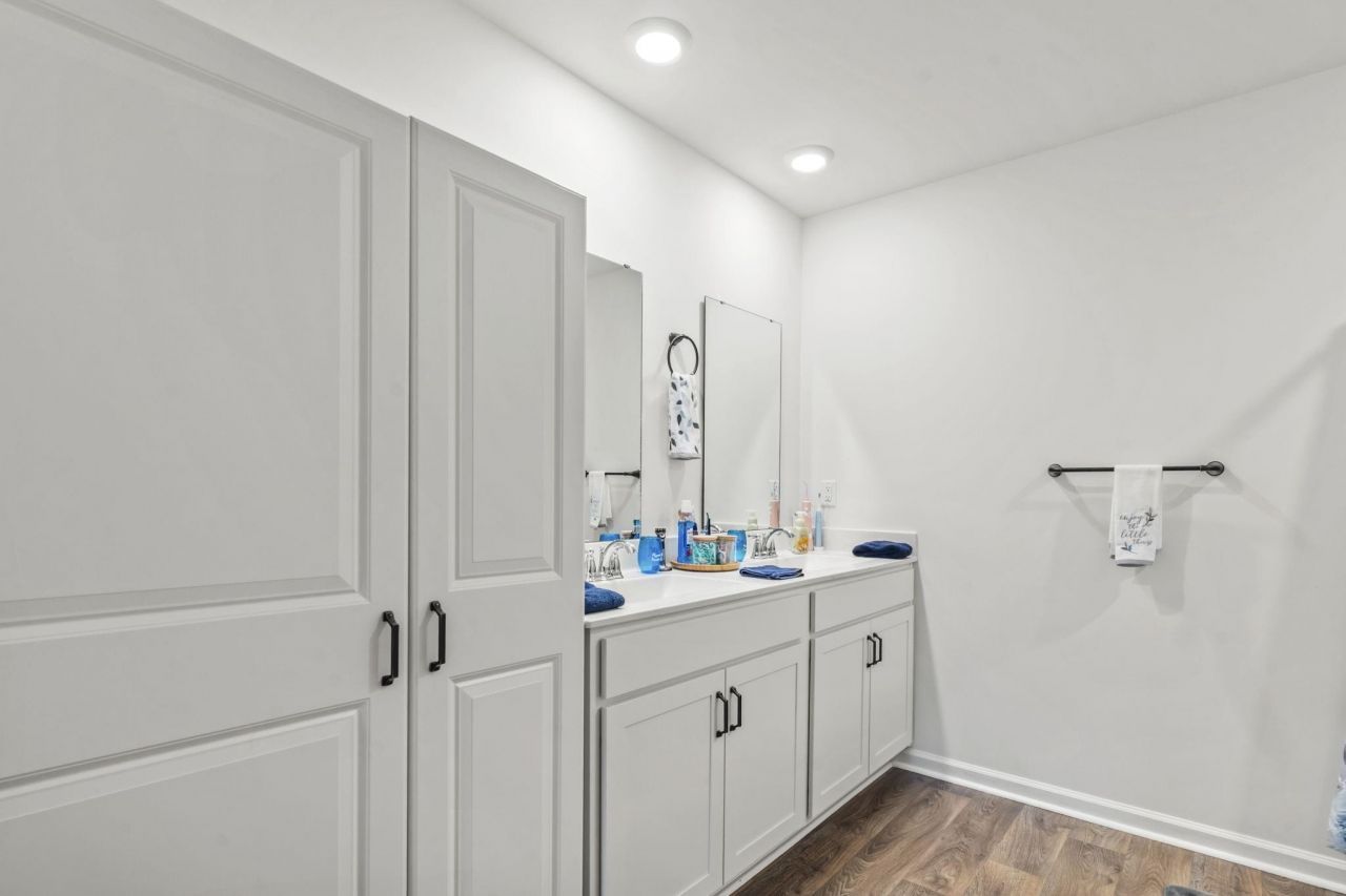 323 Woodcross Court Photo 23