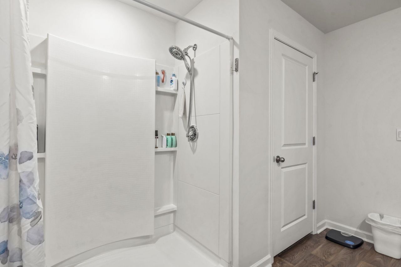 323 Woodcross Court Photo 24