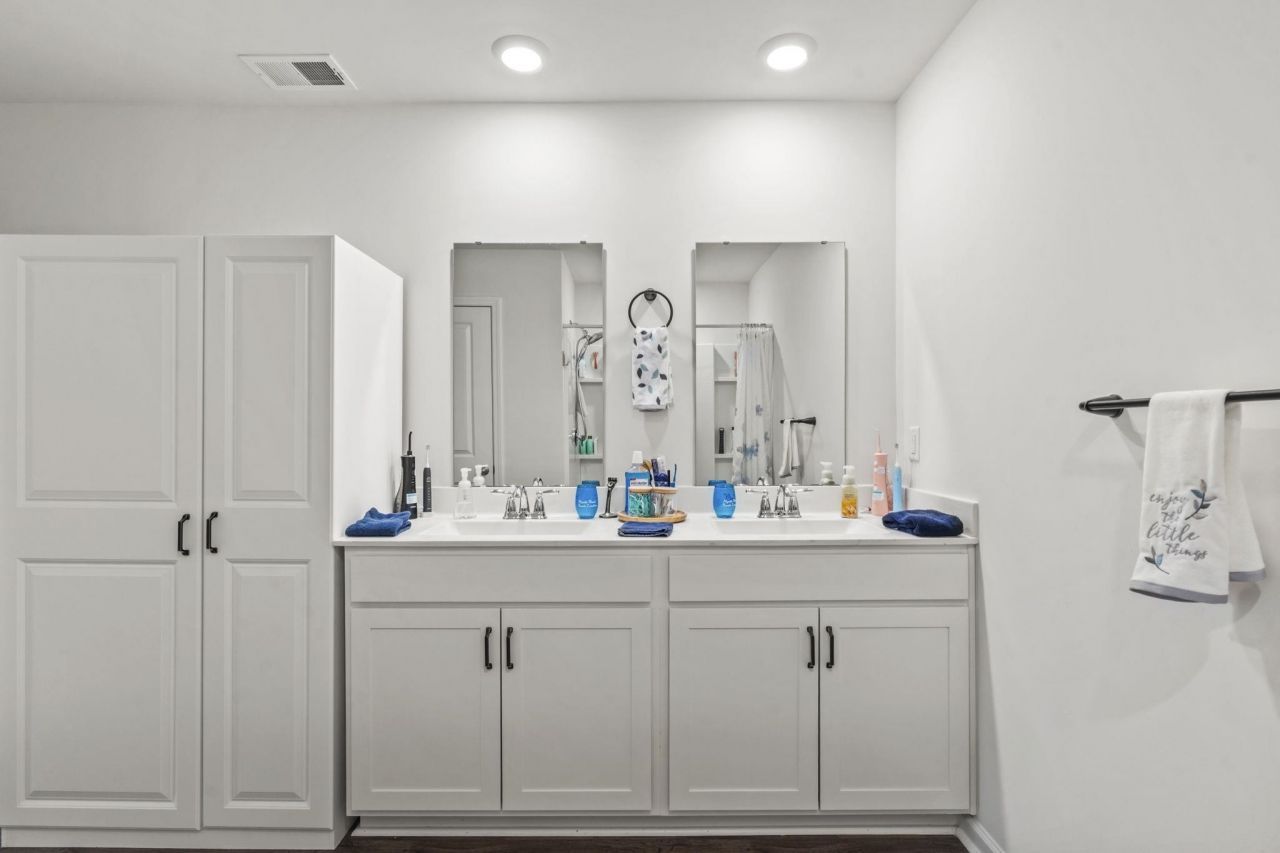 323 Woodcross Court Photo 25