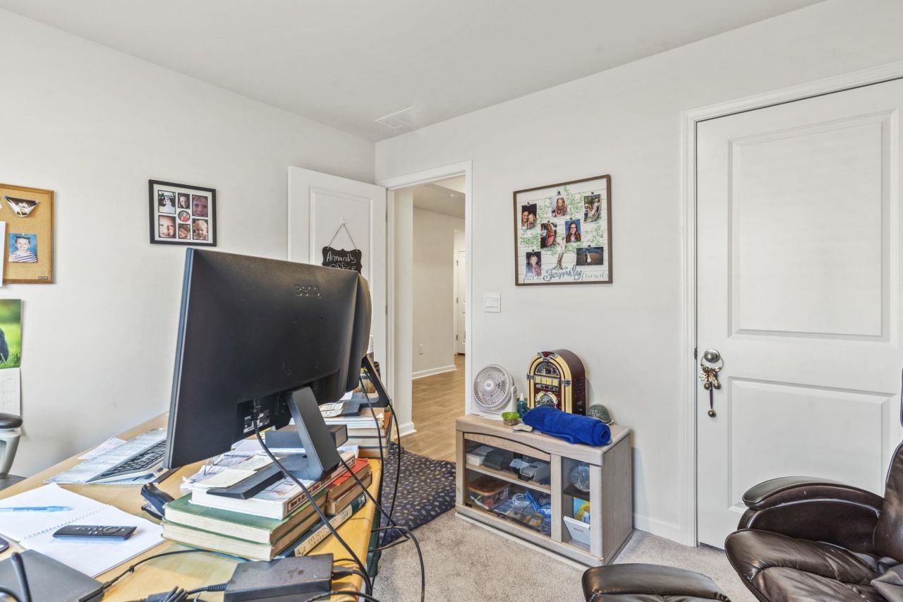 323 Woodcross Court Photo 27