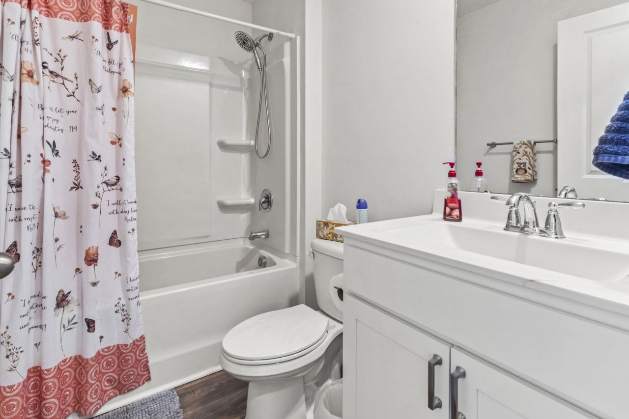 323 Woodcross Court Photo 7