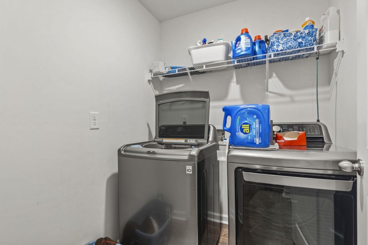 323 Woodcross Court Photo 8