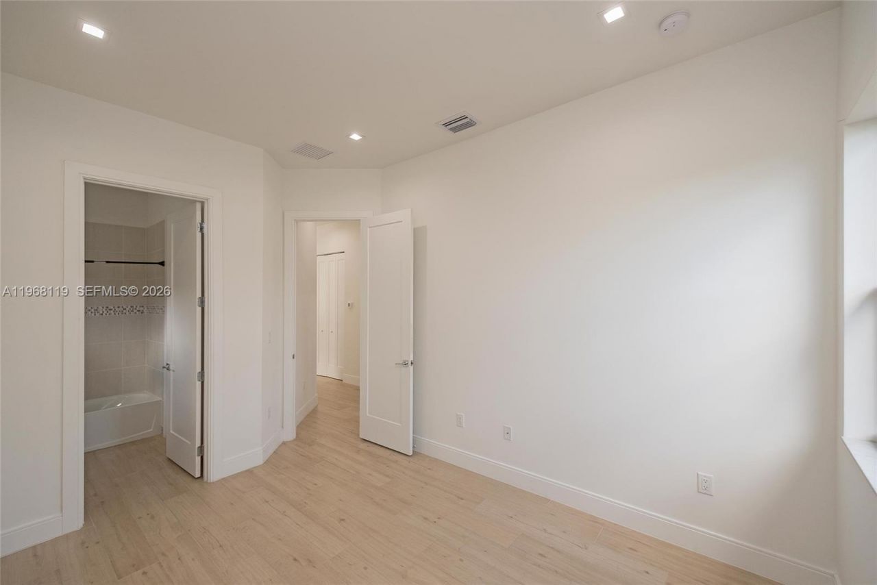 4454 NW 80th Ave, Doral, FL 33166 Photo