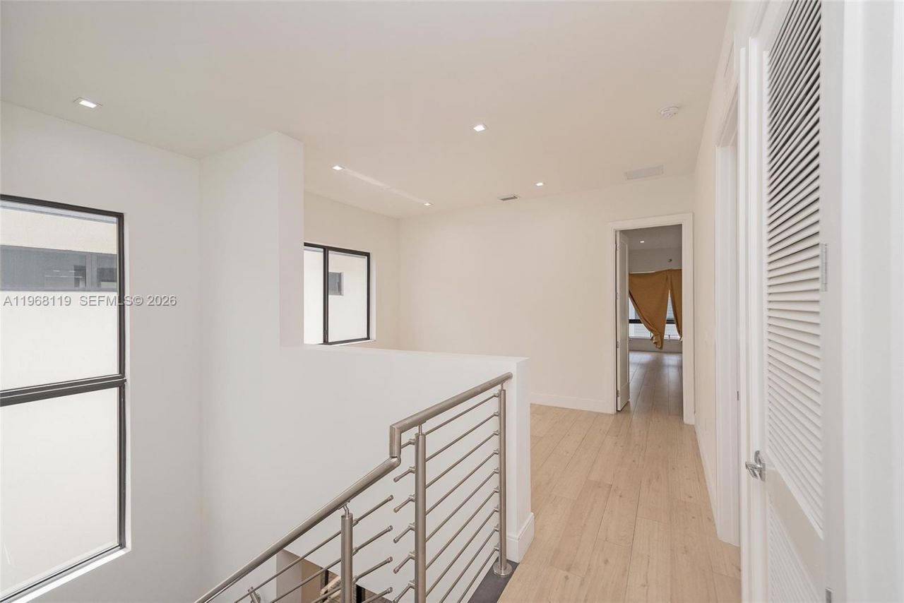 4454 NW 80th Ave, Doral, FL 33166 Photo