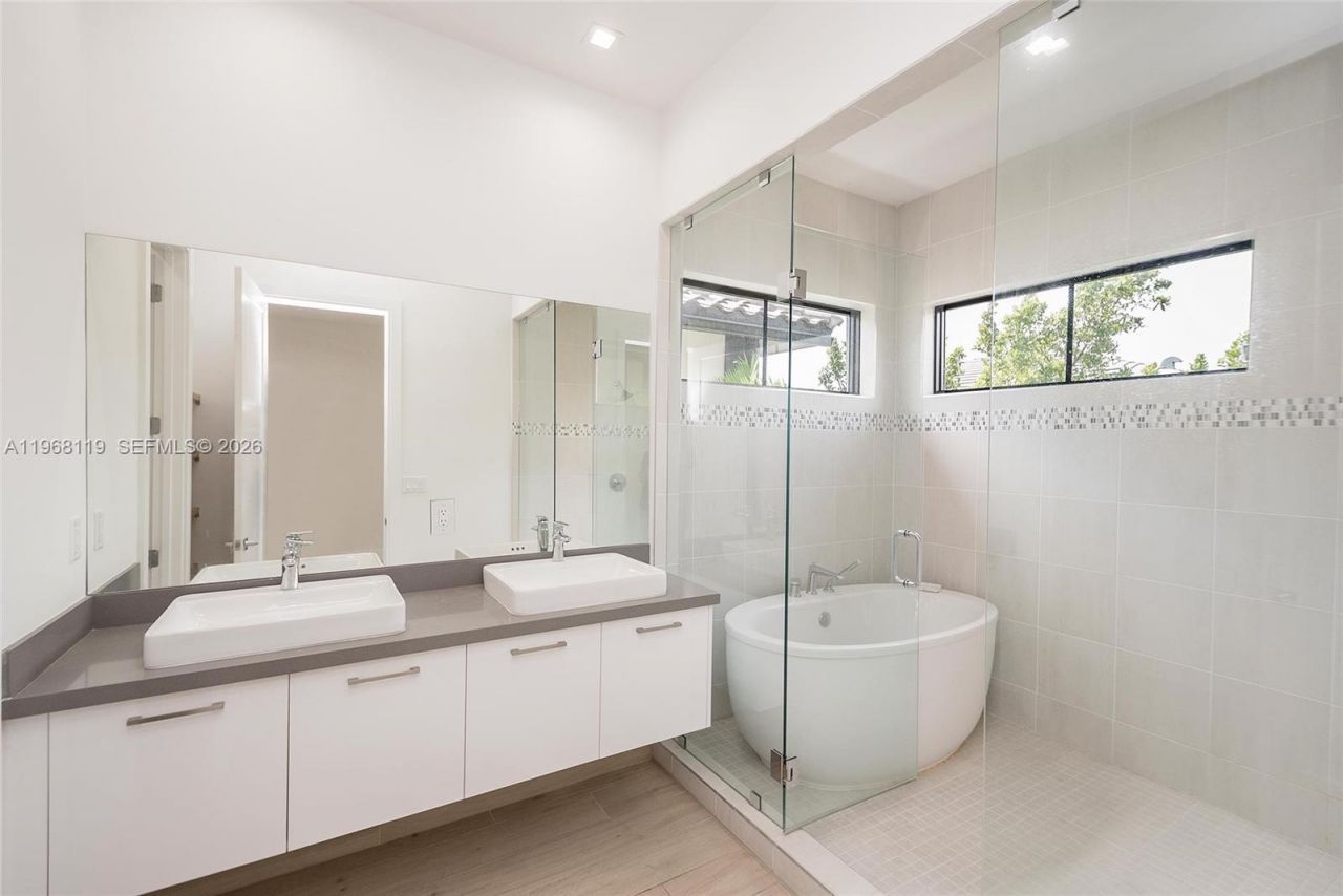 4454 NW 80th Ave, Doral, FL 33166 Photo