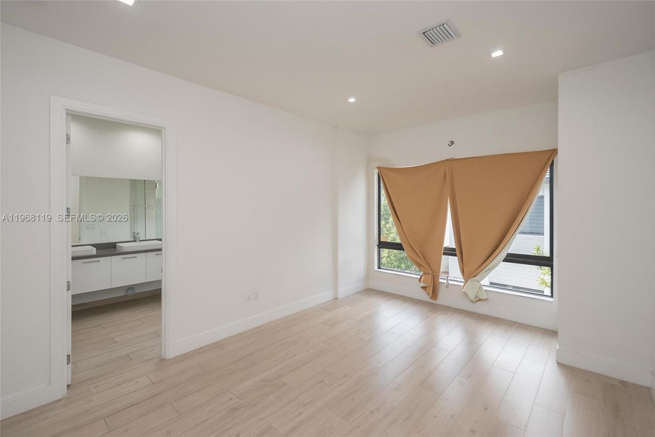 4454 NW 80th Ave, Doral, FL 33166 Photo