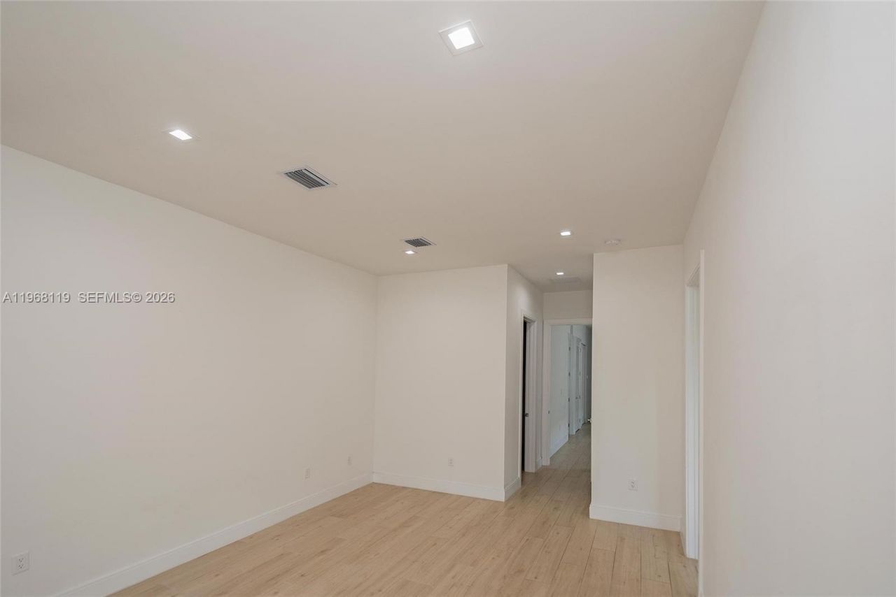 4454 NW 80th Ave, Doral, FL 33166 Photo