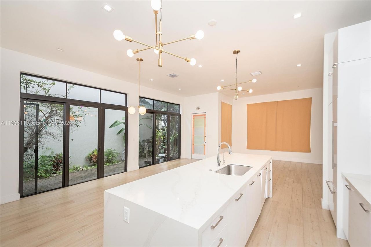 4454 NW 80th Ave, Doral, FL 33166 Photo