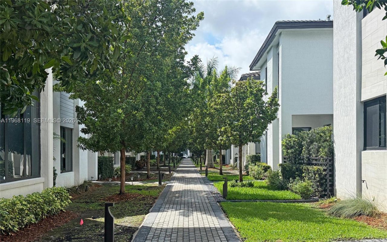 4454 NW 80th Ave, Doral, FL 33166 Photo