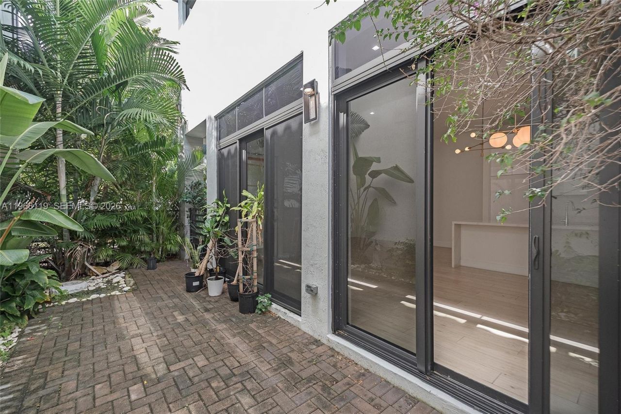 4454 NW 80th Ave, Doral, FL 33166 Photo