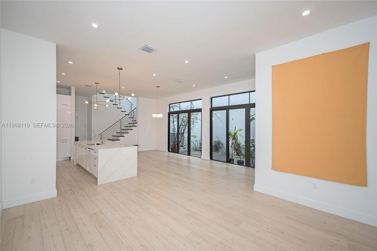 4454 NW 80th Ave, Doral, FL 33166 Photo